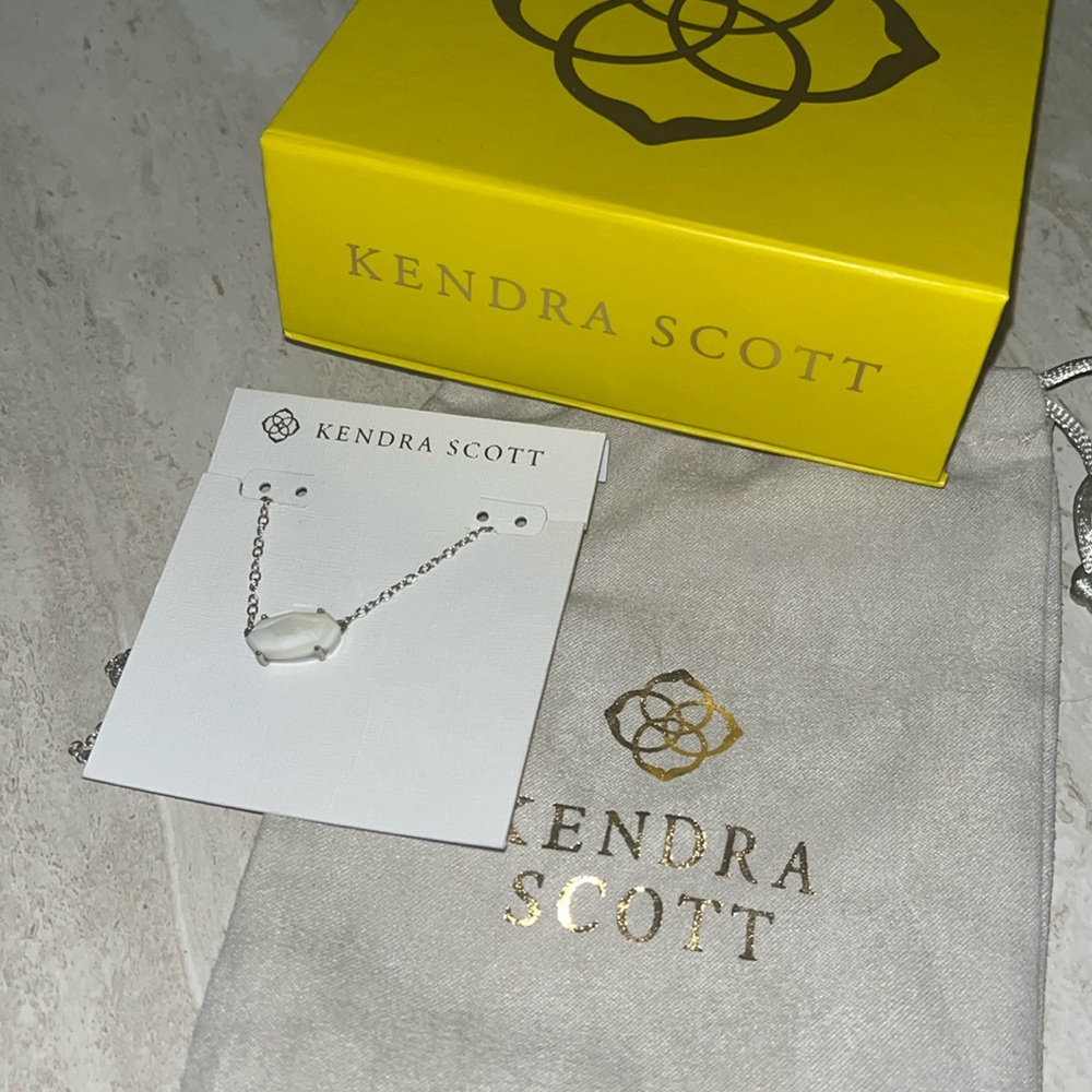(NEW) Kendra Scott necklace BOX AND BAG INCLUDED!